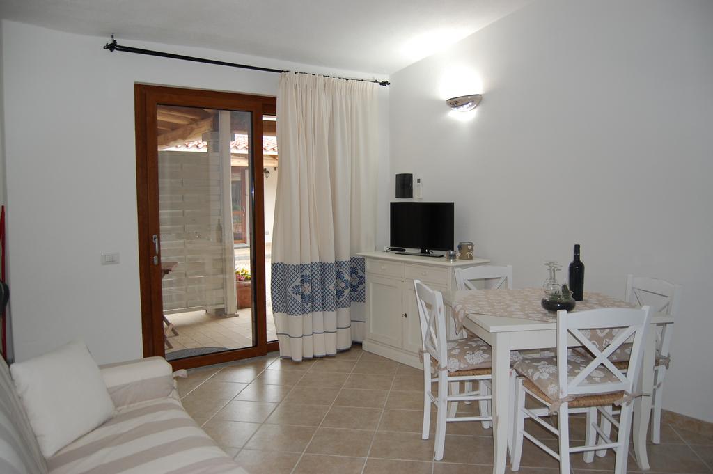 Case Vacanze Nioleo - Apartments And Pool Синискола Экстерьер фото